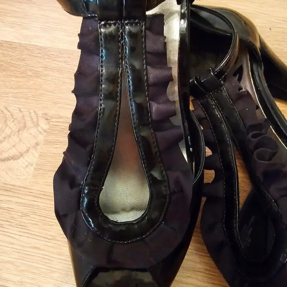Vtg G by GUESS Black Ruffle Peep Toe Platform Heels Size 8M Ankle Strap Y2K